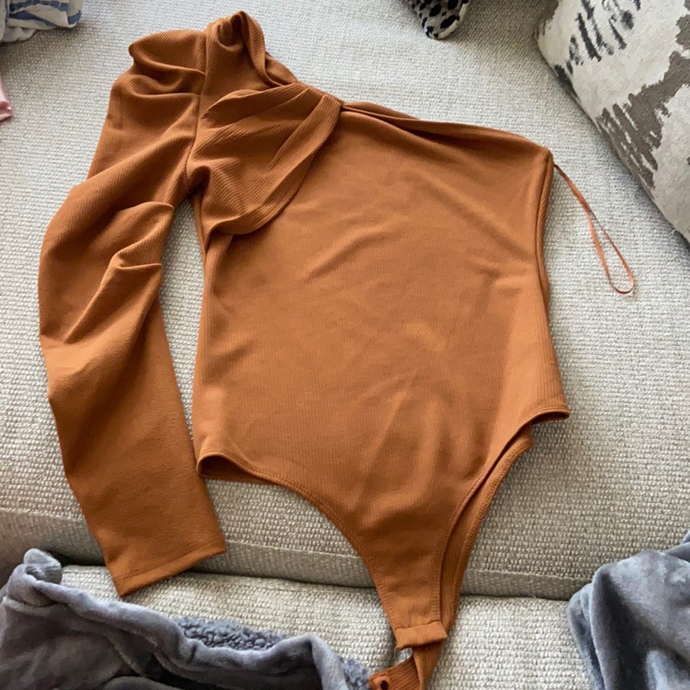 tan one shoulder body suit size medium